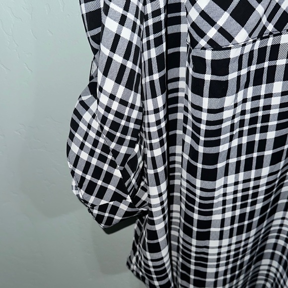 Torrid Black and White Plaid Blouse 3XL NWOT - Picture 4 of 5